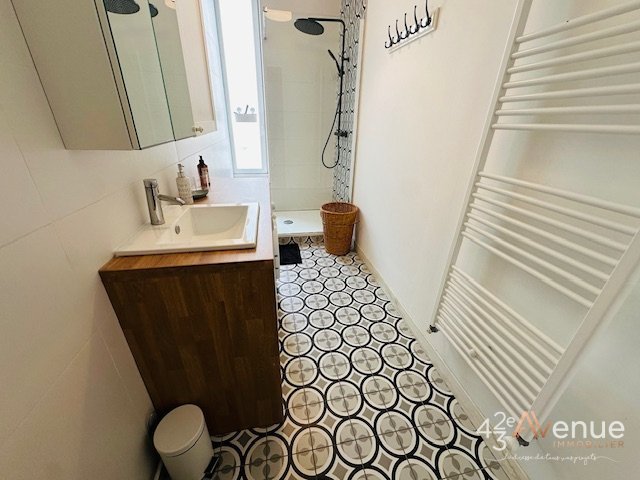 APPARTEMENT T3 A LOUER - ST ETIENNE JEAN JAURES - 73.16 m2 - 725 &euro; charges comprises par mois