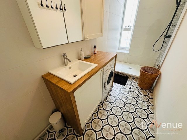 APPARTEMENT T3 A LOUER - ST ETIENNE JEAN JAURES - 73.16 m2 - 725 &euro; charges comprises par mois