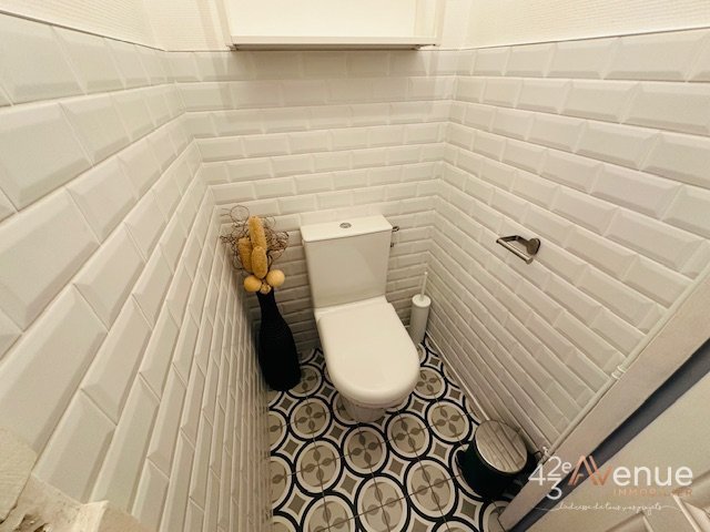 APPARTEMENT T3 A LOUER - ST ETIENNE JEAN JAURES - 73.16 m2 - 725 &euro; charges comprises par mois