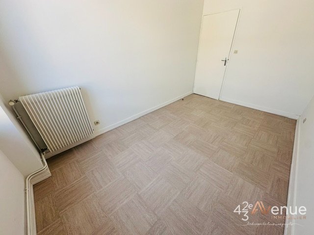 APPARTEMENT T3 A LOUER - ST ETIENNE JEAN JAURES - 74.85 m2 - 565 &euro; charges comprises par mois