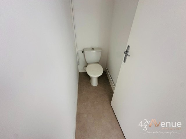 APPARTEMENT T3 A LOUER - ST ETIENNE JEAN JAURES - 74.85 m2 - 565 &euro; charges comprises par mois