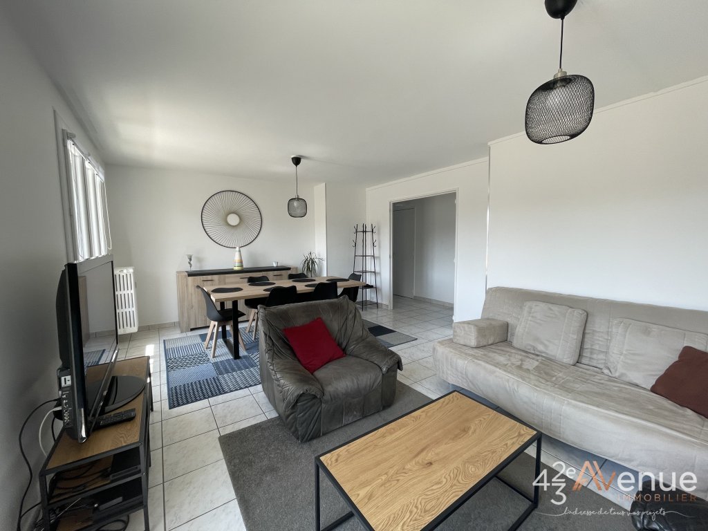 APPARTEMENT T3 - ST ETIENNE LE ROND POINT - 65.87 m2 - LOU&Eacute;