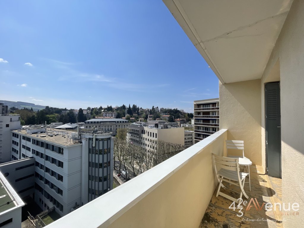 APPARTEMENT T3 - ST ETIENNE LE ROND POINT - 65.87 m2 - LOU&Eacute;