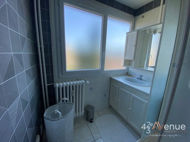 APPARTEMENT T3 - ST ETIENNE LE ROND POINT - 65.87 m2 - LOU&Eacute;