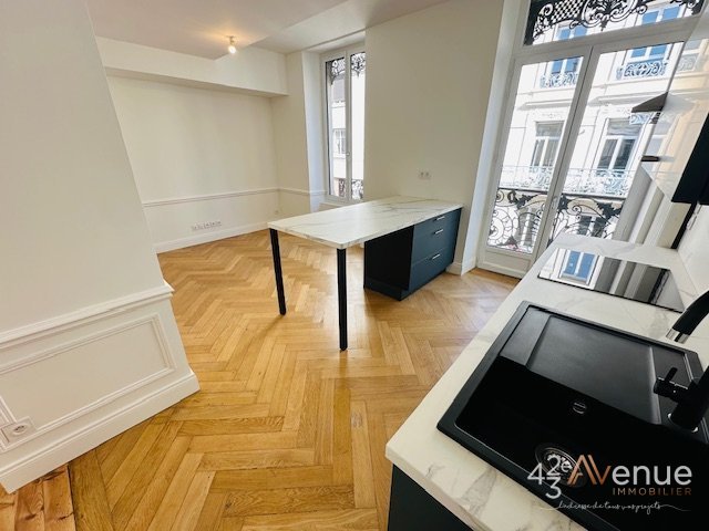 APPARTEMENT T3 A LOUER - ST ETIENNE LES HALLES/URSULES - 86.47 m2 - 750 &euro; charges comprises par mois