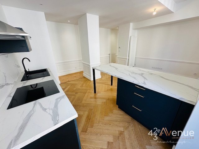 APPARTEMENT T3 A LOUER - ST ETIENNE LES HALLES/URSULES - 86.47 m2 - 750 &euro; charges comprises par mois