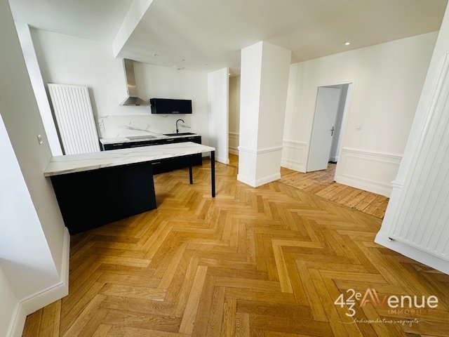 APPARTEMENT T3 A LOUER - ST ETIENNE LES HALLES/URSULES - 86.47 m2 - 750 &euro; charges comprises par mois