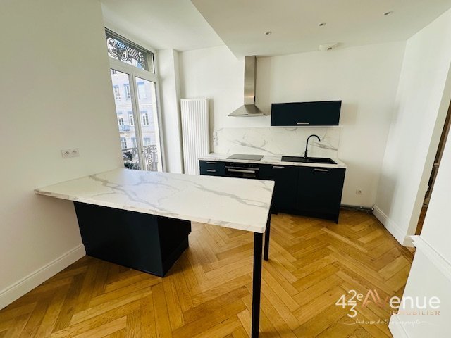 APPARTEMENT T3 A LOUER - ST ETIENNE LES HALLES/URSULES - 86.47 m2 - 750 &euro; charges comprises par mois