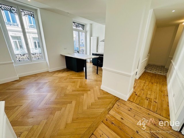 APPARTEMENT T3 A LOUER - ST ETIENNE LES HALLES/URSULES - 86.47 m2 - 750 &euro; charges comprises par mois