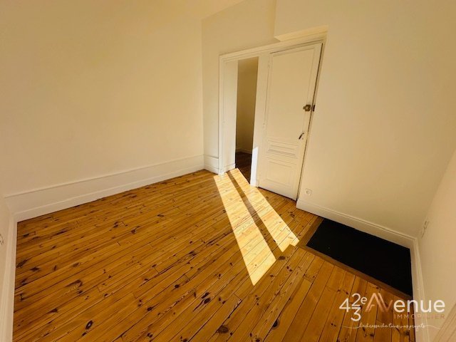 APPARTEMENT T3 A LOUER - ST ETIENNE LES HALLES/URSULES - 86.47 m2 - 750 &euro; charges comprises par mois