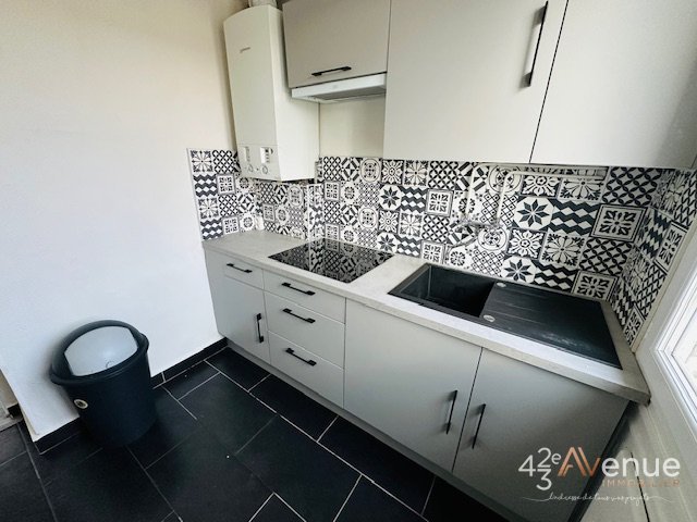 T3 MEUBLE - ST ETIENNE MONTPLAISIR/HPL - 52.59 m2 - LOUÉ