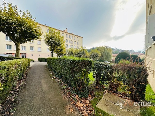 T3 MEUBLE - ST ETIENNE MONTPLAISIR/HPL - 52.59 m2 - LOUÉ