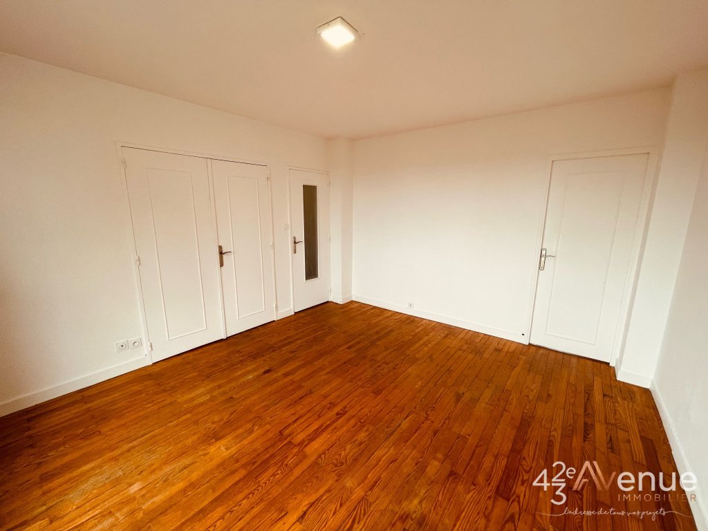 APPARTEMENT T3 - ST ETIENNE MONTPLAISIR - 57.19 m2 - LOU&Eacute;