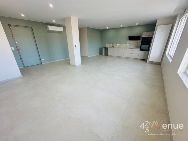 APPARTEMENT T3 A LOUER - ST ETIENNE PLACE BELLEVUE - 91.62 m2 - 1�000�&euro; charges comprises par mois