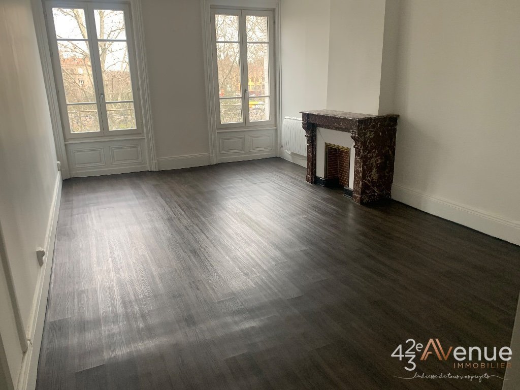 APPARTEMENT T3 A LOUER - ST ETIENNE Place Carnot - 78.2 m2 - 542�&euro; charges comprises par mois