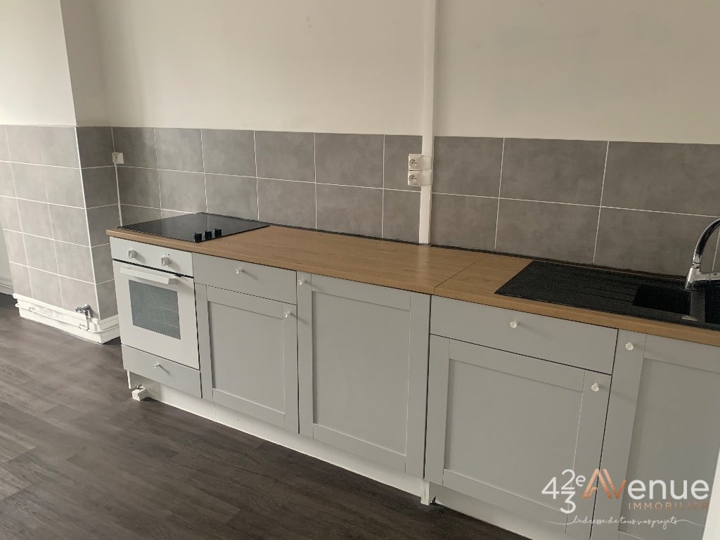 APPARTEMENT T3 A LOUER - ST ETIENNE Place Carnot - 78.2 m2 - 542�&euro; charges comprises par mois