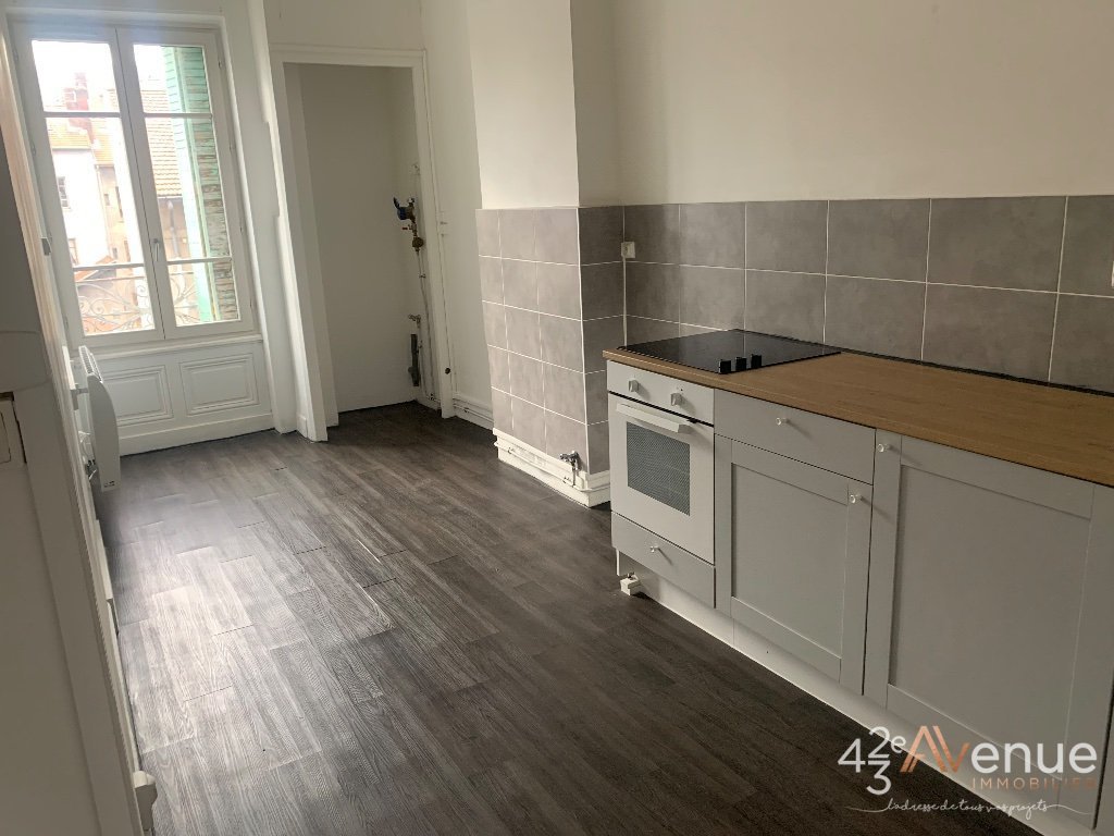 APPARTEMENT T3 A LOUER - ST ETIENNE Place Carnot - 78.2 m2 - 542�&euro; charges comprises par mois
