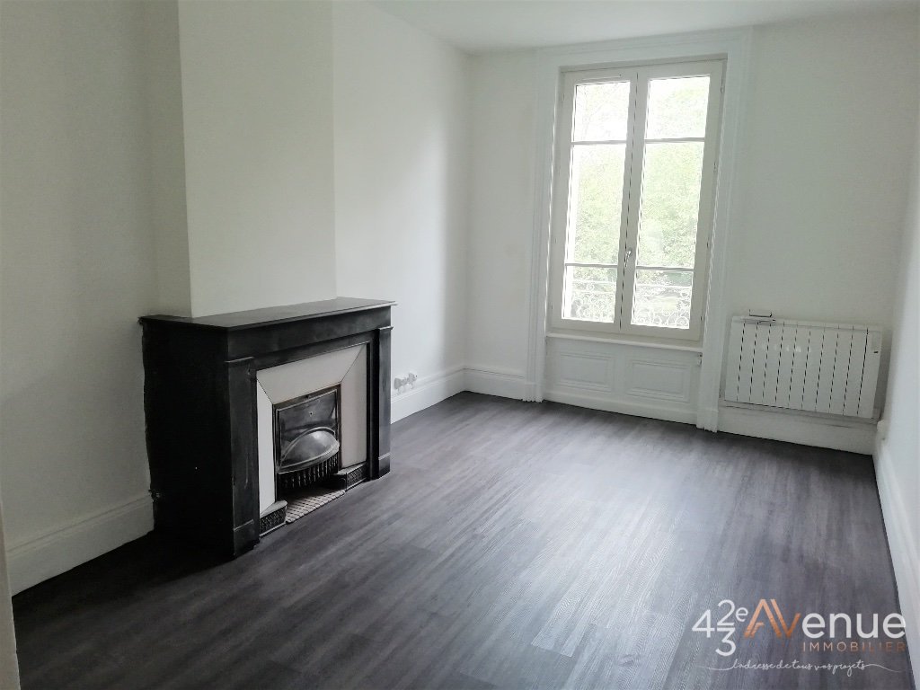 APPARTEMENT T3 A LOUER - ST ETIENNE Place Carnot - 78.2 m2 - 542�&euro; charges comprises par mois