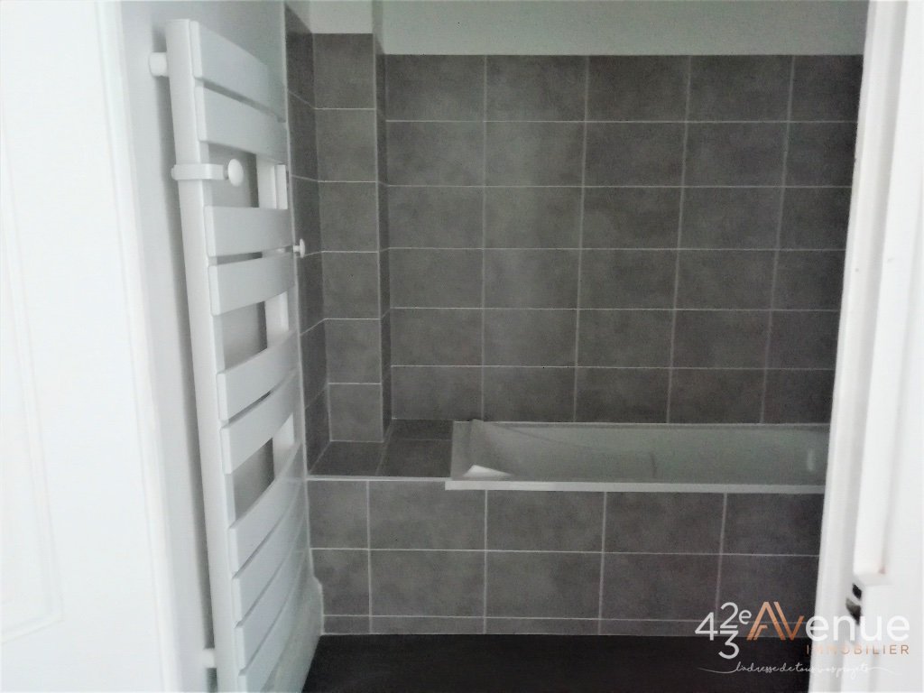 APPARTEMENT T3 A LOUER - ST ETIENNE Place Carnot - 78.2 m2 - 542�&euro; charges comprises par mois