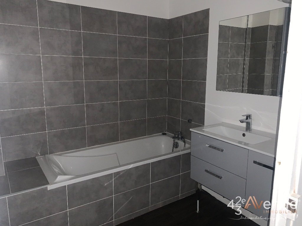 APPARTEMENT T3 A LOUER - ST ETIENNE Place Carnot - 78.2 m2 - 542�&euro; charges comprises par mois