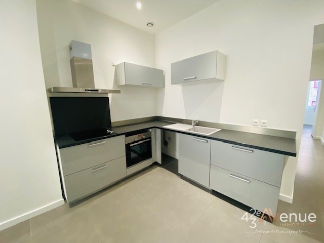 APPARTEMENT T3 A LOUER - ST ETIENNE PLACE DU PEUPLE/DORIAN - 74.55 m2 - 700 &euro; charges comprises par mois