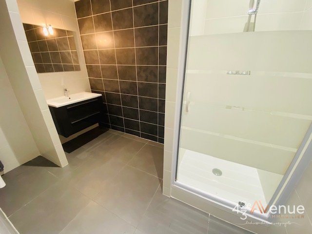 APPARTEMENT T3 A LOUER - ST ETIENNE PLACE DU PEUPLE/DORIAN - 74.55 m2 - 700 &euro; charges comprises par mois