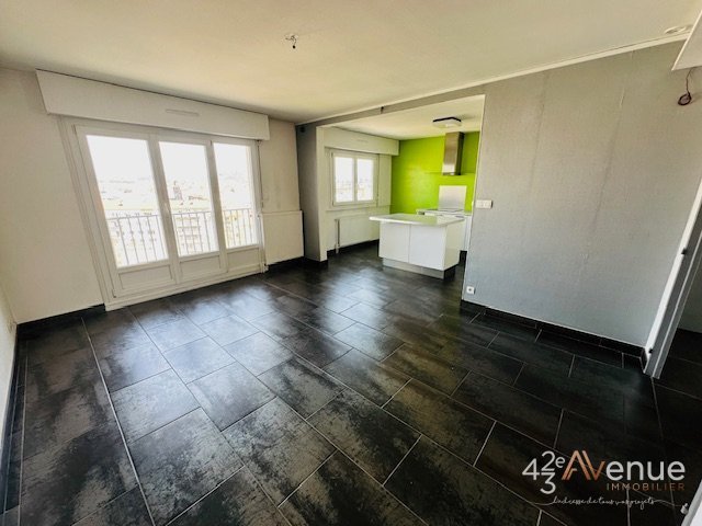 APPARTEMENT T3 A LOUER - ST ETIENNE PLAINE ACHILLE/CHATEAUCREUX - 63.74 m2 - 700 &euro; charges comprises par mois