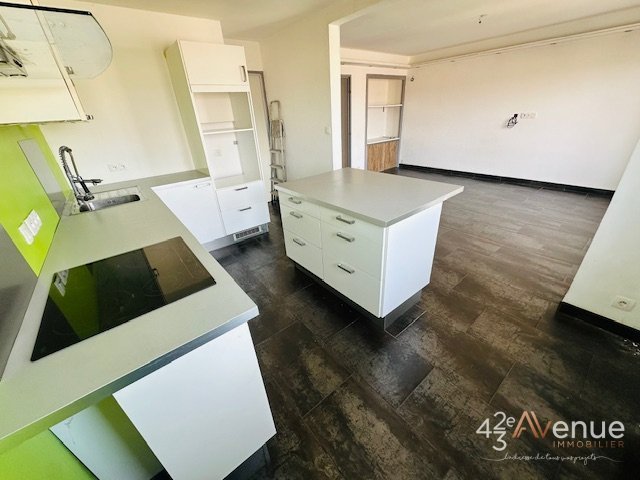 APPARTEMENT T3 A LOUER - ST ETIENNE PLAINE ACHILLE/CHATEAUCREUX - 63.74 m2 - 700 &euro; charges comprises par mois