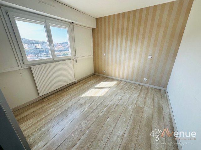 APPARTEMENT T3 A LOUER - ST ETIENNE PLAINE ACHILLE/CHATEAUCREUX - 63.74 m2 - 700 &euro; charges comprises par mois