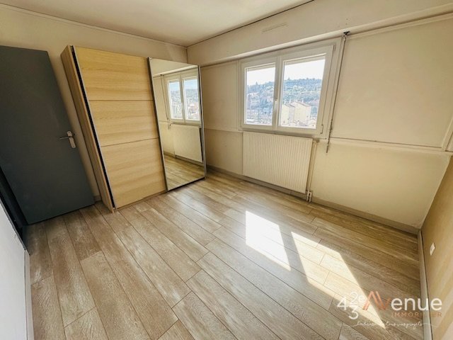 APPARTEMENT T3 A LOUER - ST ETIENNE PLAINE ACHILLE/CHATEAUCREUX - 63.74 m2 - 700 &euro; charges comprises par mois