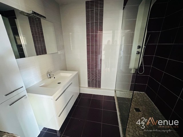 APPARTEMENT T3 A LOUER - ST ETIENNE PLAINE ACHILLE/CHATEAUCREUX - 63.74 m2 - 700 &euro; charges comprises par mois