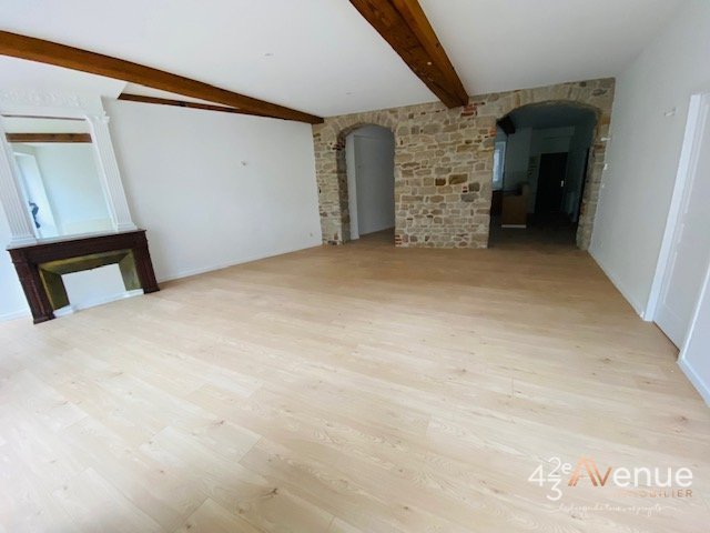 Grand 3 pièces A LOUER - ST ETIENNE QUARTIER DES URSULES - 105.4 m2 - 700 &euro; charges comprises par mois