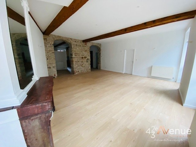 Grand 3 pièces A LOUER - ST ETIENNE QUARTIER DES URSULES - 105.4 m2 - 700 &euro; charges comprises par mois