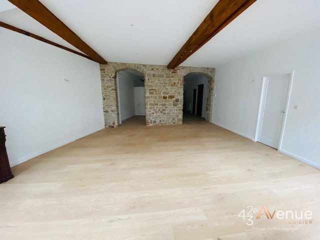 Grand 3 pièces A LOUER - ST ETIENNE QUARTIER DES URSULES - 105.4 m2 - 700 &euro; charges comprises par mois