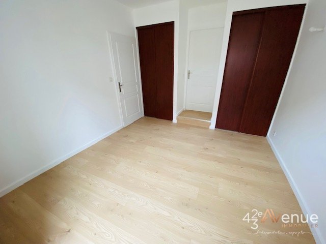 Grand 3 pièces A LOUER - ST ETIENNE QUARTIER DES URSULES - 105.4 m2 - 700 &euro; charges comprises par mois