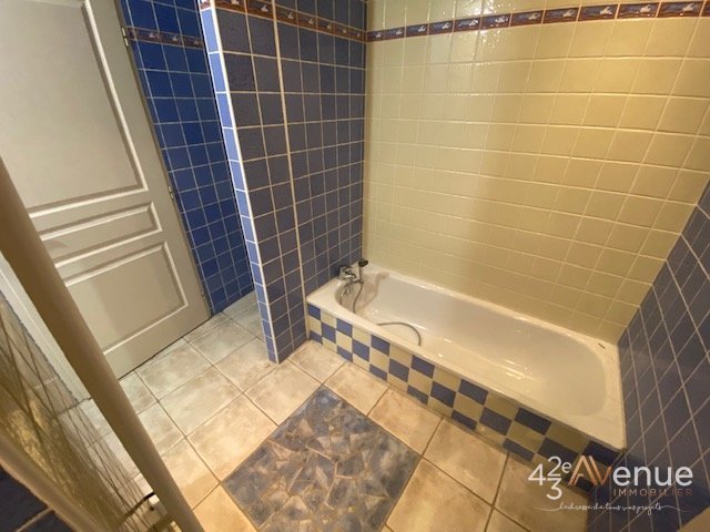 Grand 3 pièces A LOUER - ST ETIENNE QUARTIER DES URSULES - 105.4 m2 - 700 &euro; charges comprises par mois