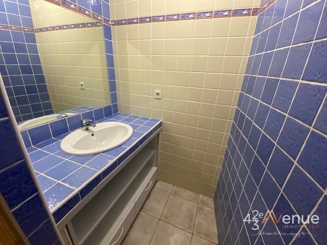 Grand 3 pièces A LOUER - ST ETIENNE QUARTIER DES URSULES - 105.4 m2 - 700 &euro; charges comprises par mois