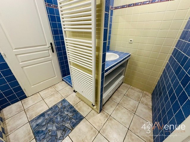 Grand 3 pièces A LOUER - ST ETIENNE QUARTIER DES URSULES - 105.4 m2 - 700 &euro; charges comprises par mois