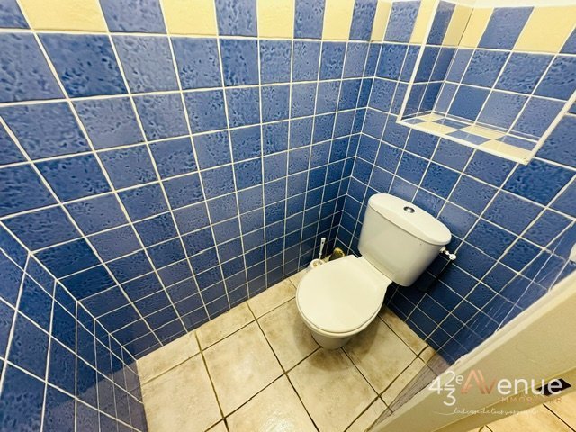 Grand 3 pièces A LOUER - ST ETIENNE QUARTIER DES URSULES - 105.4 m2 - 700 &euro; charges comprises par mois