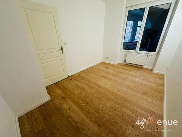 Grand 3 pièces A LOUER - ST ETIENNE QUARTIER DES URSULES - 105.4 m2 - 700 &euro; charges comprises par mois