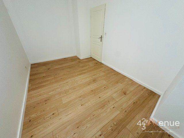 Grand 3 pièces A LOUER - ST ETIENNE QUARTIER DES URSULES - 105.4 m2 - 700 &euro; charges comprises par mois