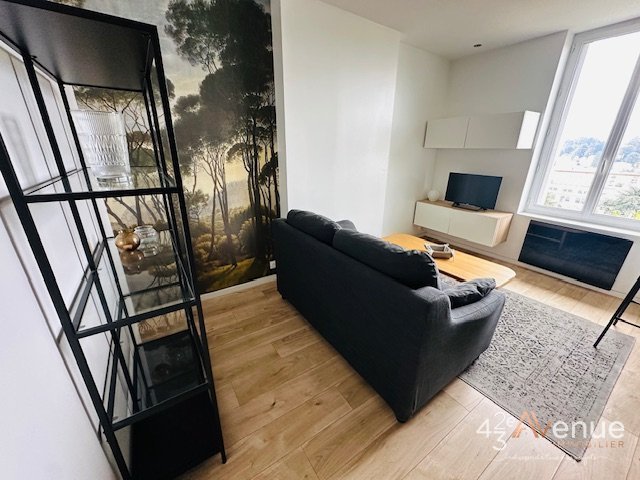 Mignon T3 Meublé A LOUER - ST ETIENNE QUARTIER FAURIEL/VIVARAIZE - 51.55 m2 - 680 &euro; charges comprises par mois