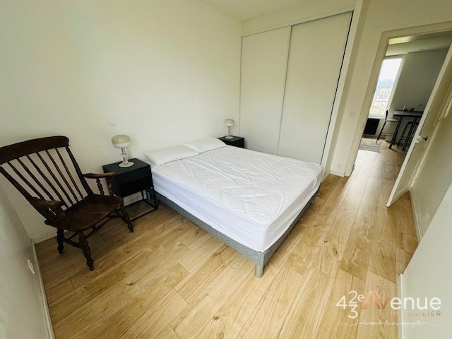 Mignon T3 Meublé A LOUER - ST ETIENNE QUARTIER FAURIEL/VIVARAIZE - 51.55 m2 - 680 &euro; charges comprises par mois