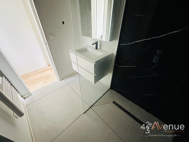 Mignon T3 Meublé A LOUER - ST ETIENNE QUARTIER FAURIEL/VIVARAIZE - 51.55 m2 - 680 &euro; charges comprises par mois