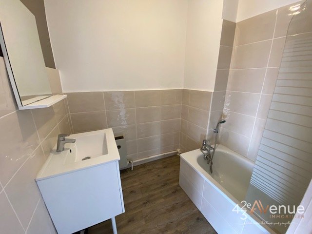 APPARTEMENT T3 - ST ETIENNE QUARTIER TARDY - 49.29 m2 - LOU&Eacute;