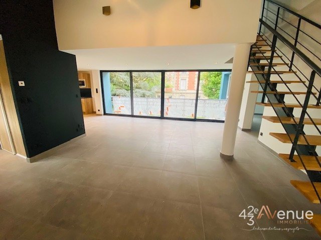 T3 en Duplex ave Terrasse A LOUER - ST ETIENNE ROND POINT/FAURIEL - 105.87 m2 - 990�&euro; charges comprises par mois