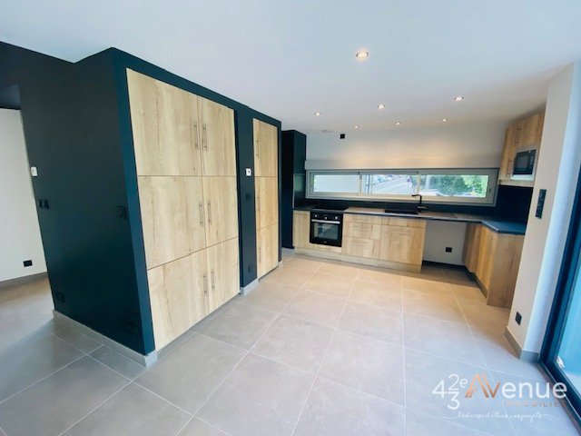 T3 en Duplex ave Terrasse A LOUER - ST ETIENNE ROND POINT/FAURIEL - 105.87 m2 - 990�&euro; charges comprises par mois