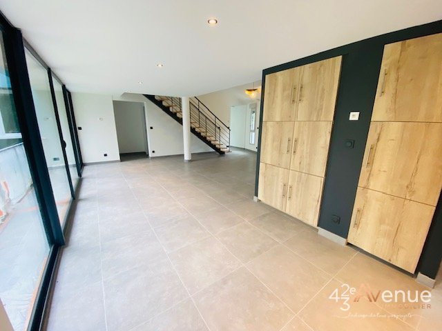 T3 en Duplex ave Terrasse A LOUER - ST ETIENNE ROND POINT/FAURIEL - 105.87 m2 - 990�&euro; charges comprises par mois