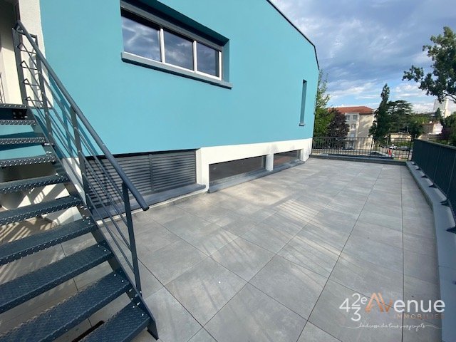 T3 en Duplex ave Terrasse A LOUER - ST ETIENNE ROND POINT/FAURIEL - 105.87 m2 - 990�&euro; charges comprises par mois