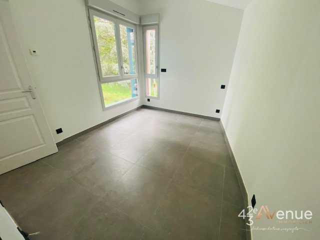 T3 en Duplex ave Terrasse A LOUER - ST ETIENNE ROND POINT/FAURIEL - 105.87 m2 - 990�&euro; charges comprises par mois